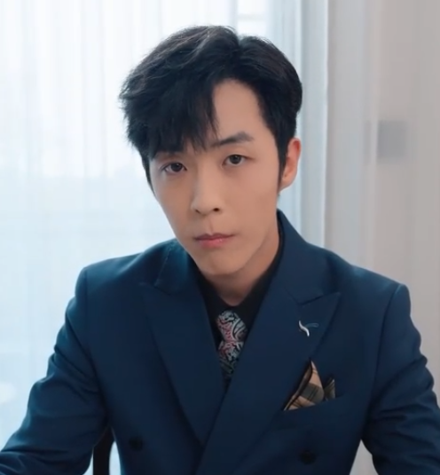 Berubah Menjadi Istri Bos Besar