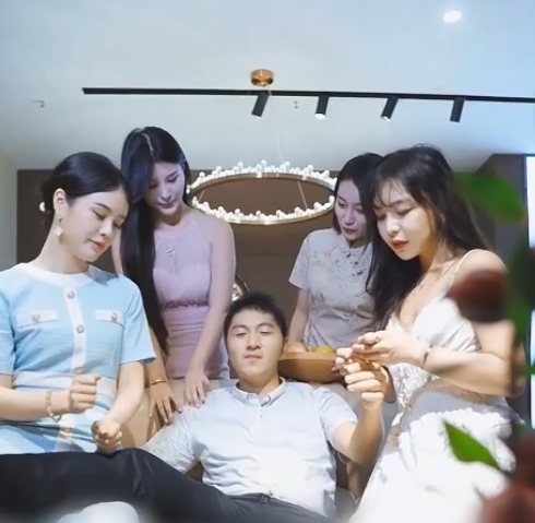 Bodyguard CEO Wanita