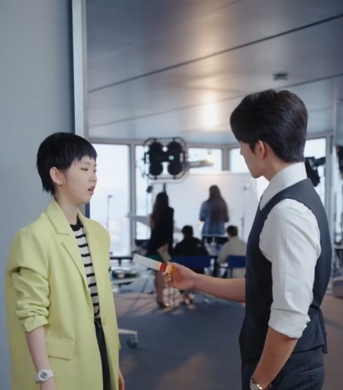 Asistenku Begitu Menawan