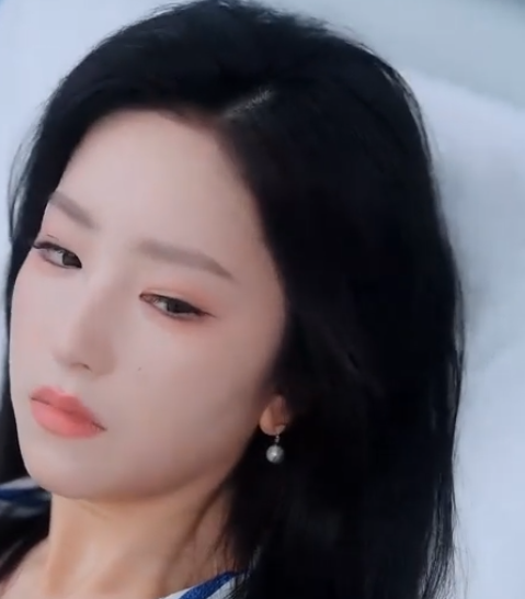 Bunga Berduri di Ruang Sidang